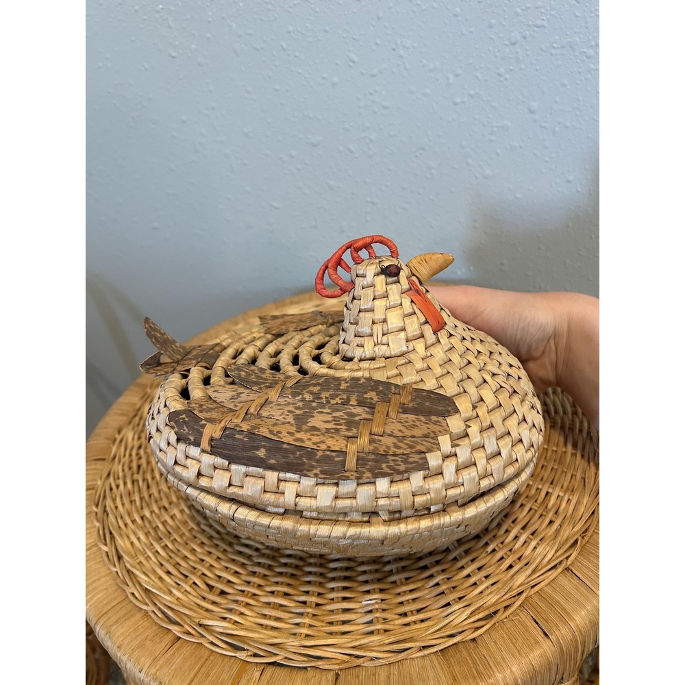Vintage Chicken Straw Woven Lidded Basket Farmhouse Hen Decor - Picture 8 of 11